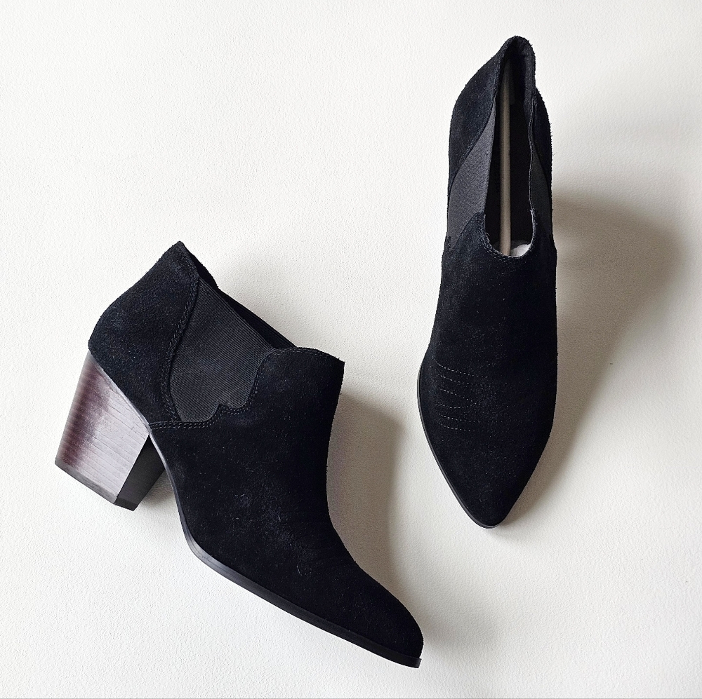 Bella Vita Black Suede Ankle Booties Size 11WW Extra Wide Block Heel Pointed Toe